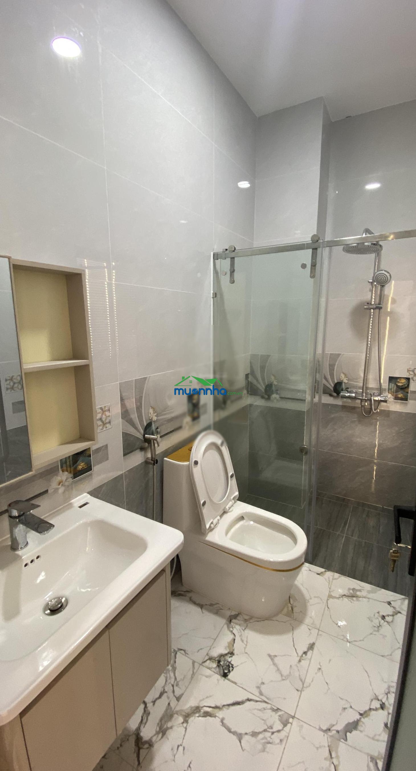 Nhà 1 trệt 1 lửng 3 lầu trước cổng trường học, full nội thất giá 6.8 tỷ. lh 0932 130 *** - 4