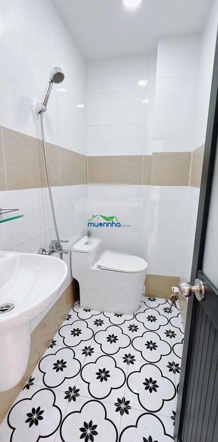 5,5 tỷ - nhà mới 4 tầng - hẻm 4m - khánh hội quận 4 - giá dễ tiếp cận - 4