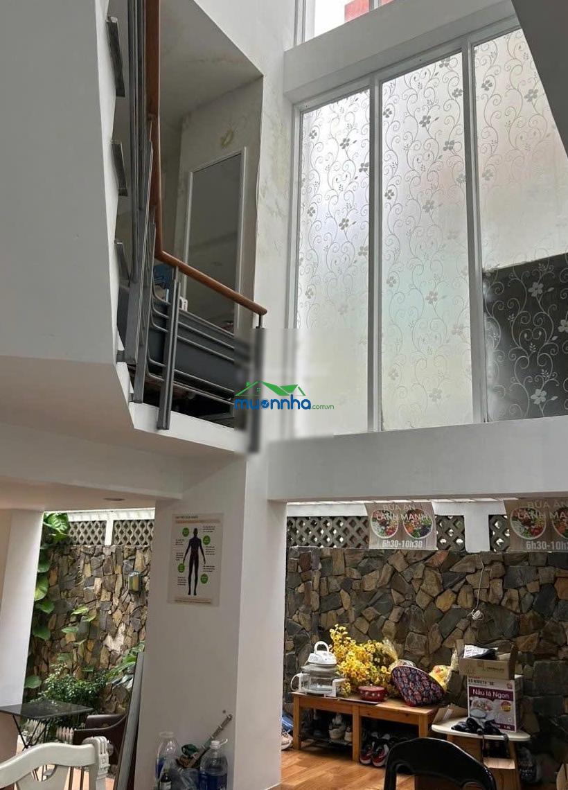 Biệt thự mini phú nhuận cách mt chỉ 3 căn nhà. vị trí giáp quận 1 - 1t 3l có 4 pn master rộng rãi - 2