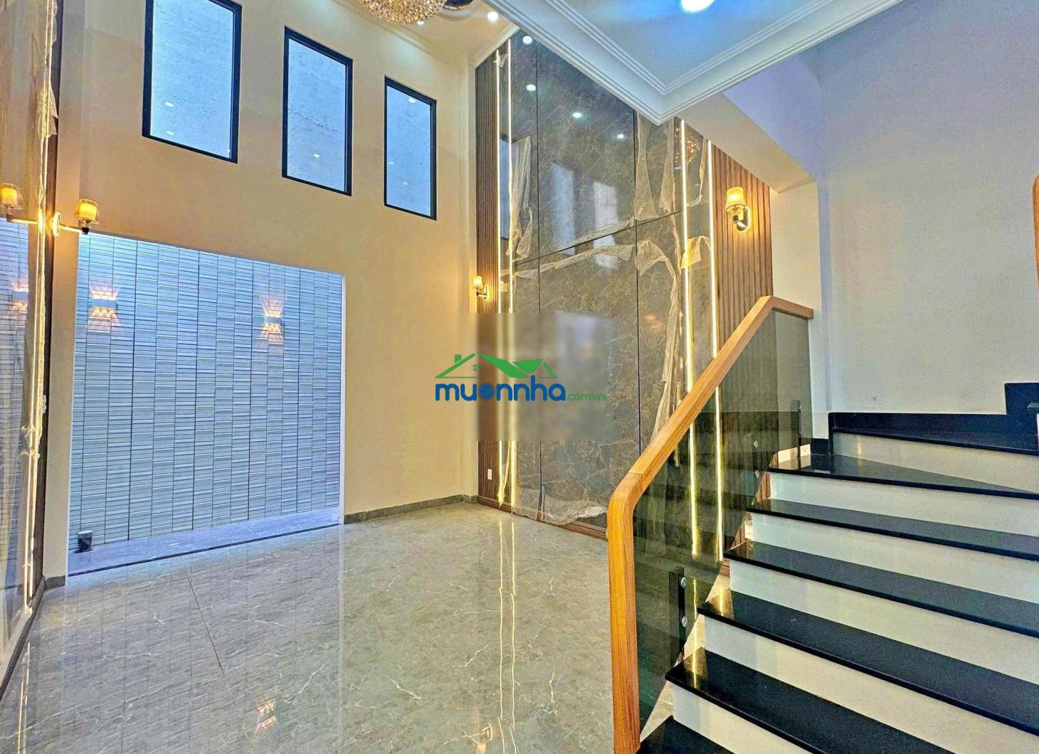 Nhà mới quốc lộ 13 - sát vạn phúc city. đúc btct 5 tầng vừa ở vừa kinh doanh. 5pn, 6wc, hướng đông - 4