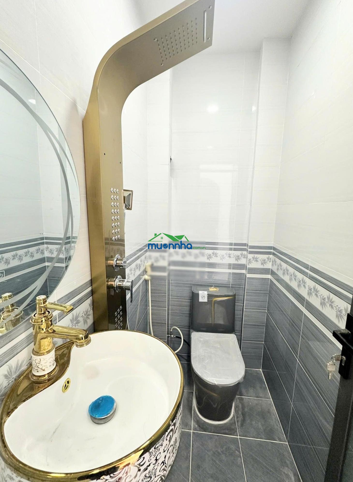Nhà đẹp 3 tầng ban công không quy hoạch q4 - 3