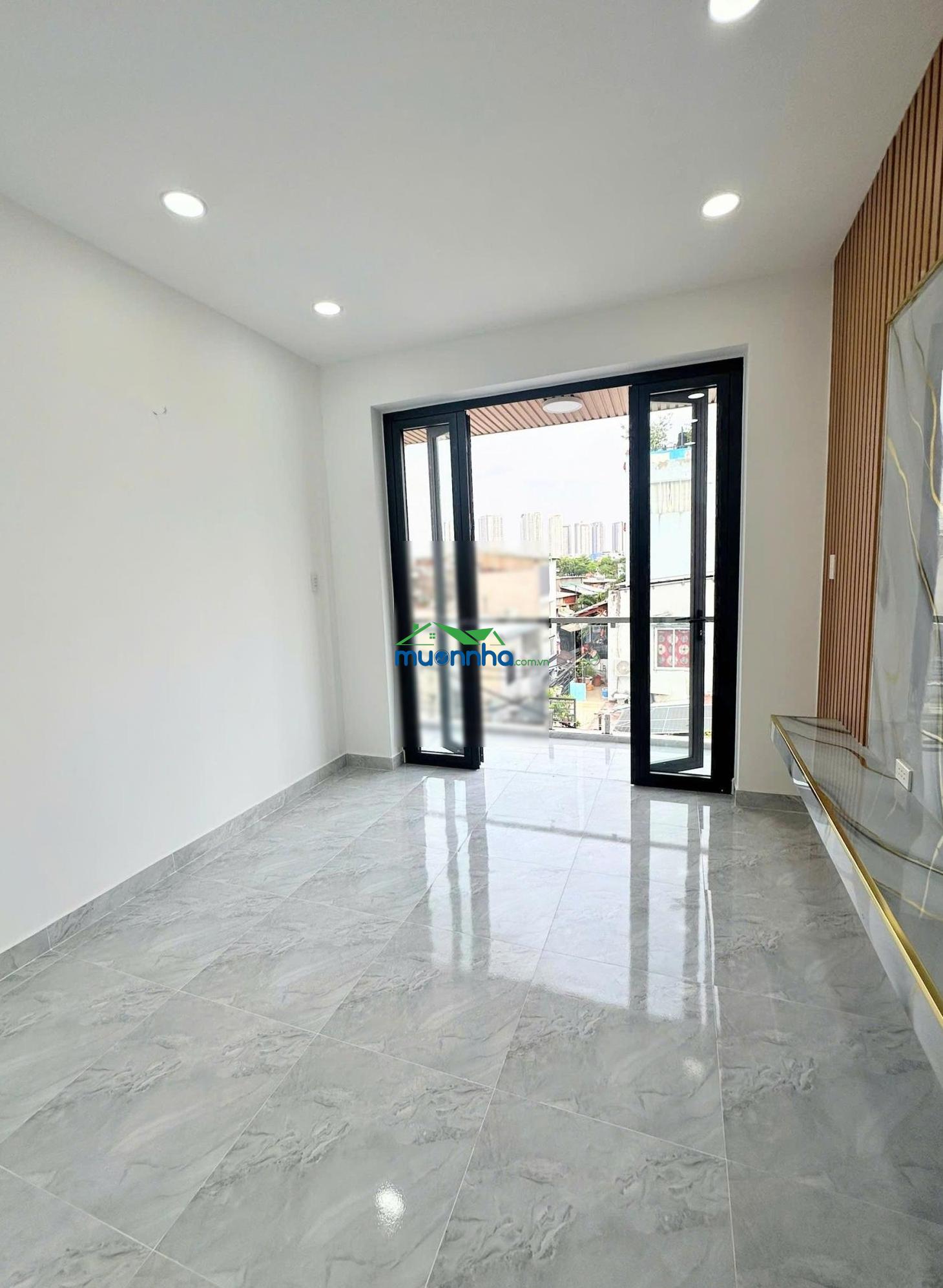 Nhà đẹp 3 tầng ban công không quy hoạch q4 - 4