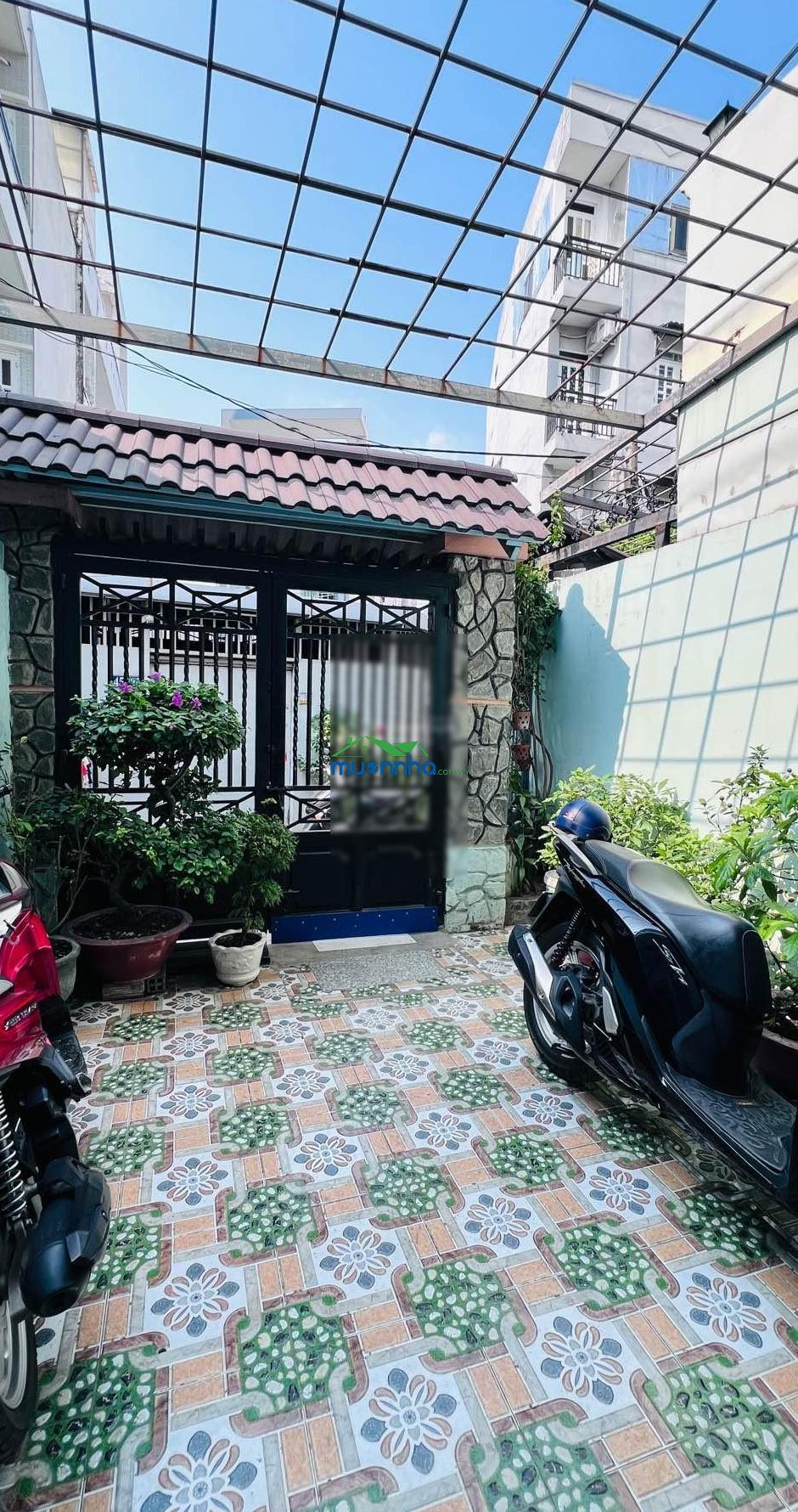 Bán nhà tân thuận - dt: 5m x 13m,nở hậu - có sân trước đỗ xe - gần trường học bệnh viện - nhỉnh 6t - 2