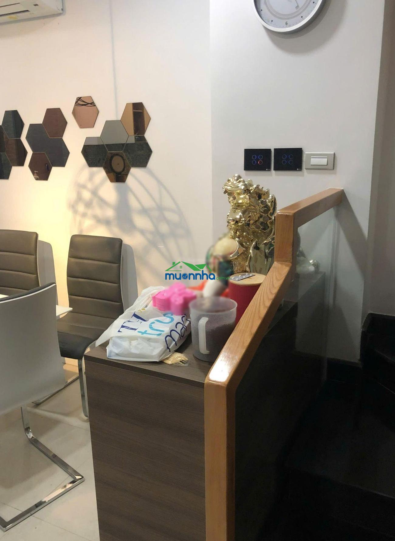Giáp quận 10 gần vòng xoay lê đại hành. 55 mét đúc cứng bê tông hẻm xe hơi cho thuê có dòng tiền 20 - 2