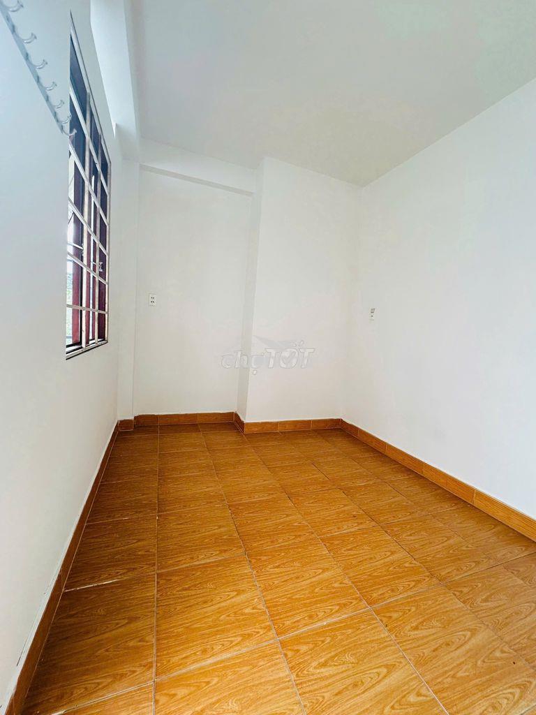 Cho thuê nguyên tầng 02 phòng thoáng mát, có ban công, đường cộng hòa - 4