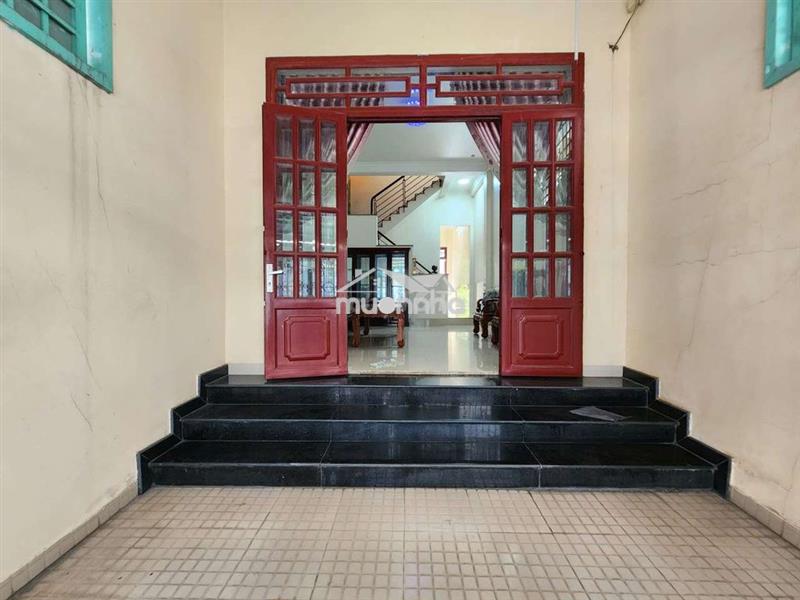 Nhà sân vườn ngay chợ hiệp bình