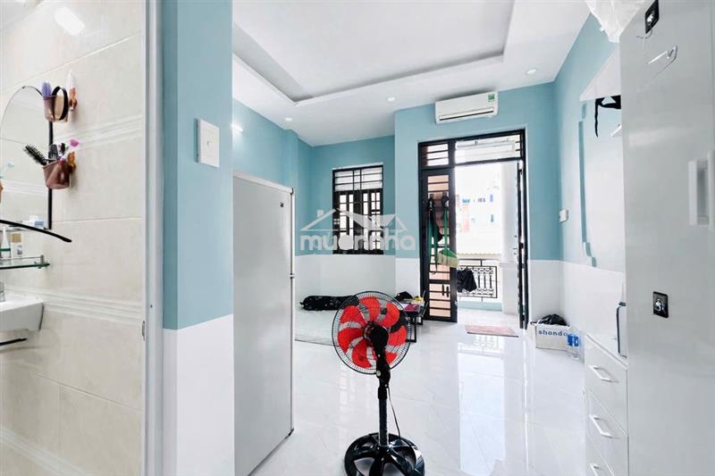 Ban công thoáng thuận tiện đi phú mỹ hưng, cầu tân thuận, free xe
