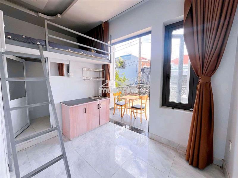 Phòng ban công rộng, giờ tự do, ảnh thật