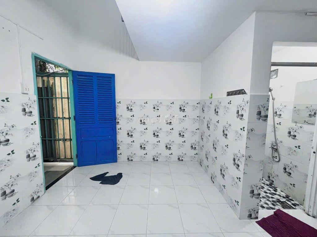 Cho thuê phòng trọ giá rẻ có máy lạnh gác cao ngay nguyễn tất thành - 4