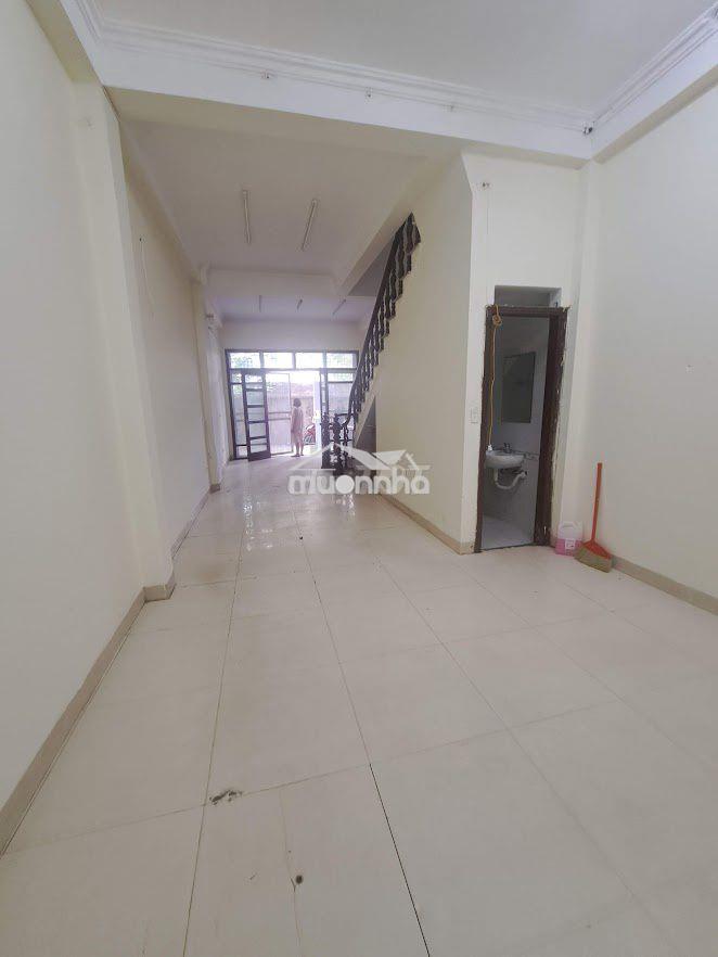 Cho thuê nhà ngõ 20 phố nghĩa đô. diện tịch 45m2 x 5 tầng, 18 triệu