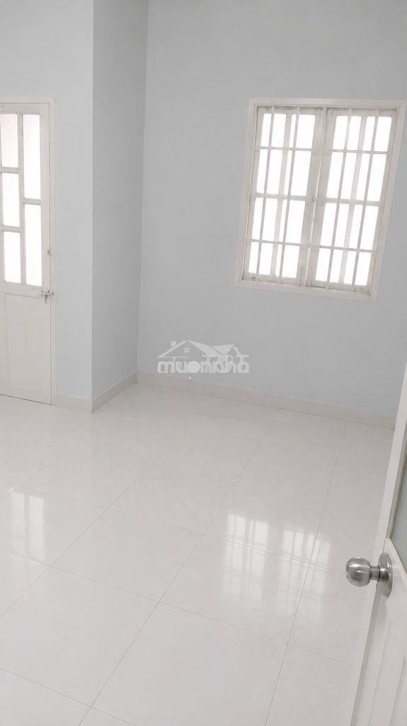 Bán nhà giá rẻ - sổ chung - 2pn 2wc - 4