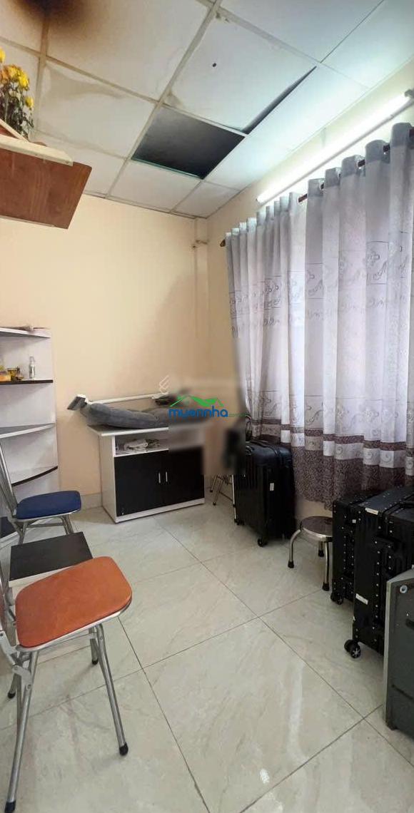 Căn góc 3 mặt hxh - giáp quận 1! bán nhà cũ lê văn duyệt - vũ huy tấn (5,2x9,6m), tiện xây mới. - 2