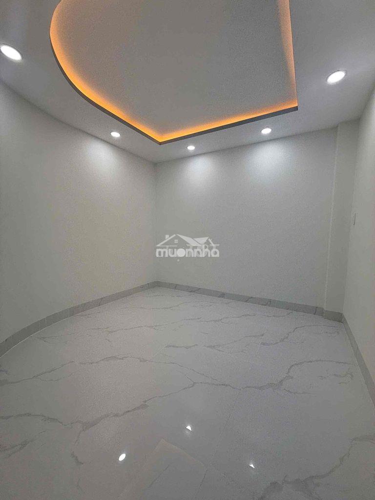 Đường luỹ bán bích - nhà mới đẹp - có pn lớn dưới trệt - cách mt 50m - 3