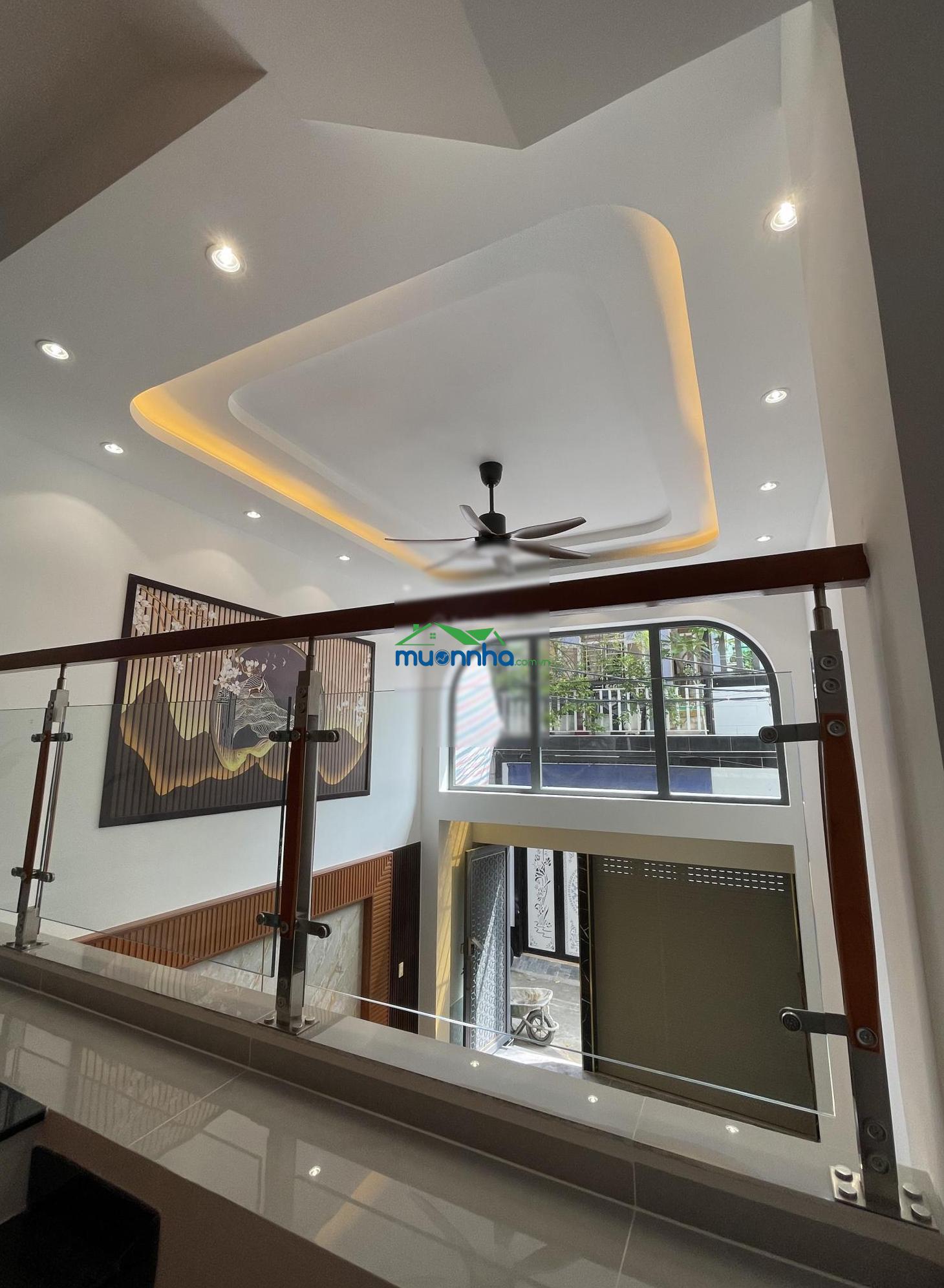 Chính chủ gửi bán căn nhà mới 100% 1 lửng 2 lầu có thang máy. 5p ngủ