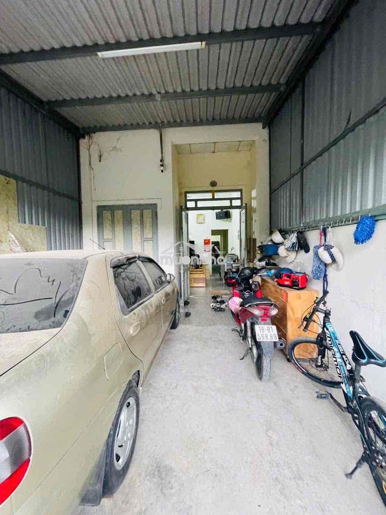 Nhà ngay sau lưng chợ tân bình
