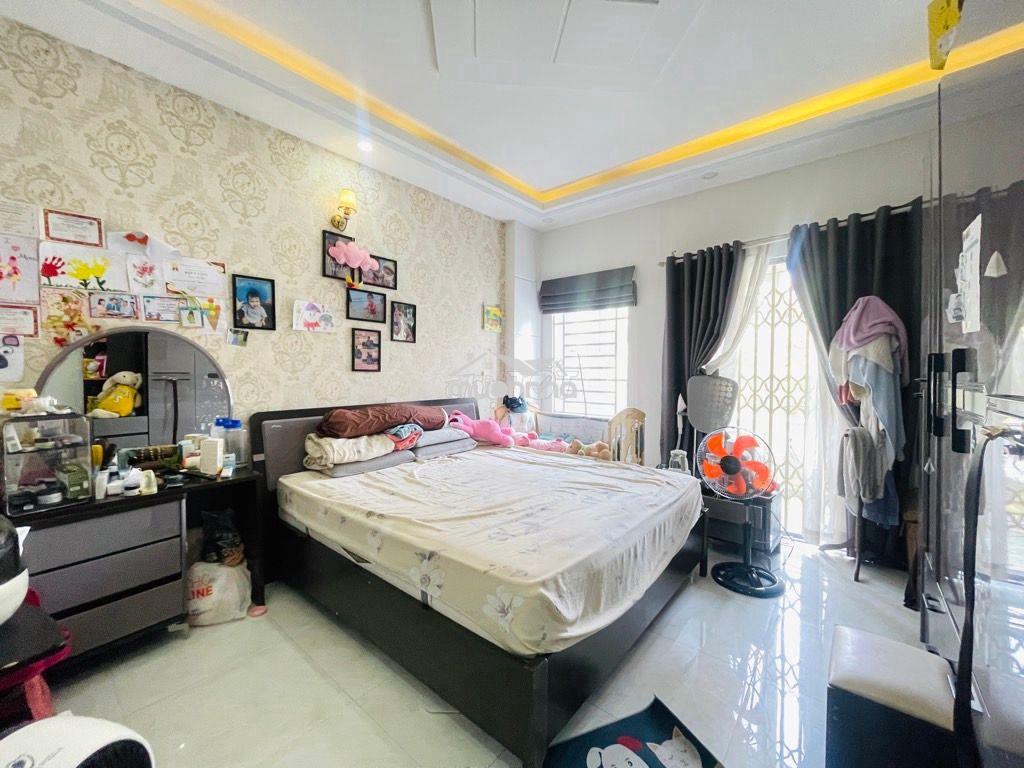 Hơn 5 tỷ-nhà q12,xe hơi , đường 7m, có lề, trải nhựa,dt 4x16m, xây 4t - 3