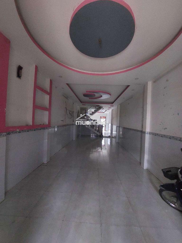 Cho thuê nhà đường phạm hùng c2 dt.4m×25m } 1 lầu 3phòng 3toilet hẽm7m