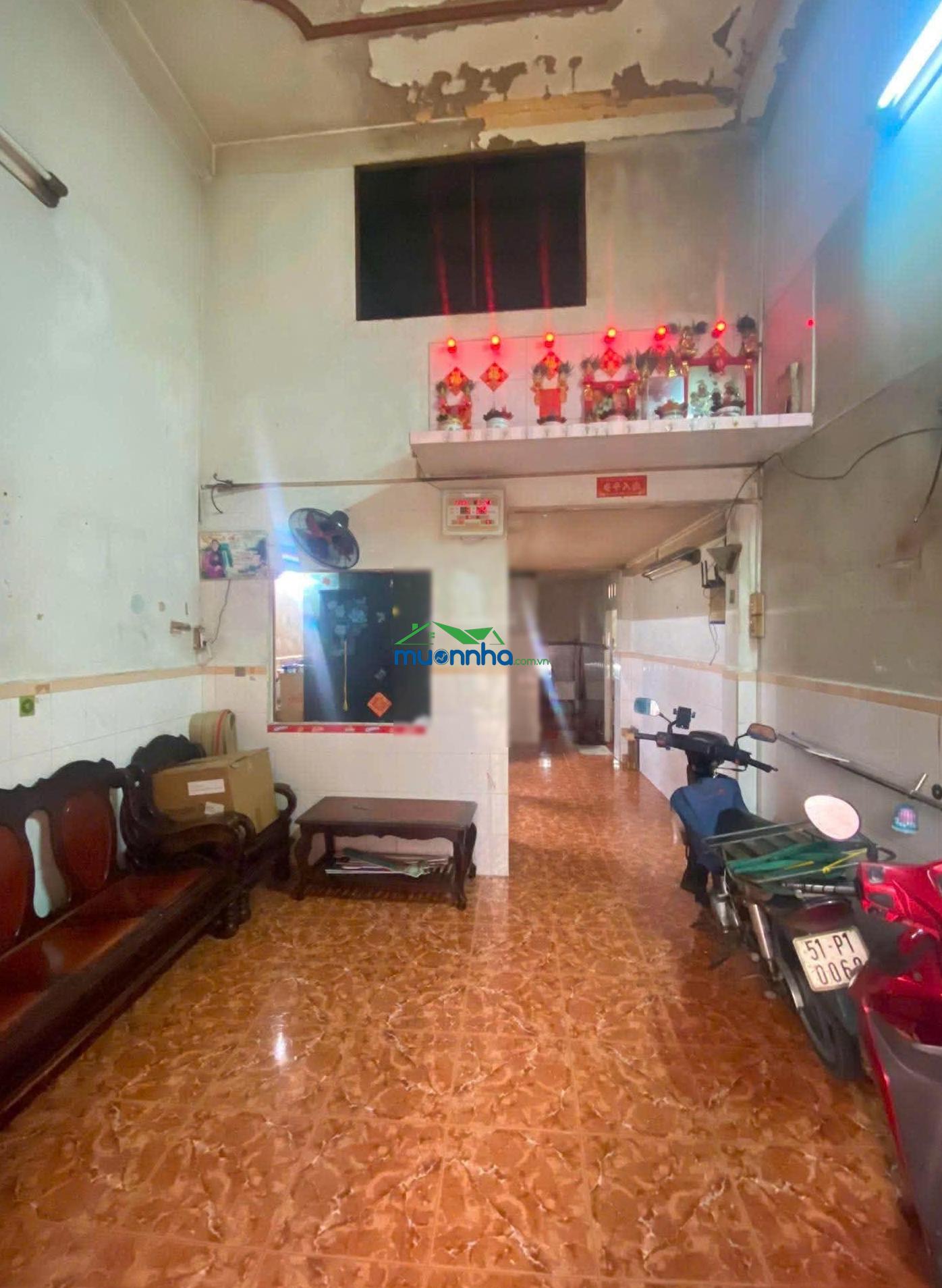 Ngộp bank - p1 - quận 10 - hxh thông - 3 tầng - 59m2 - ngang 4.4m - chỉ 6.6 tỷ - 2