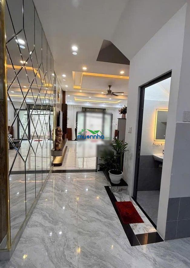 Bán nhà cạnh phú mỹ hưng - dt: 5m x 14m - 3 tầng 4 pn - shr - tặng nội thất - chỉ 8.05 tỷ - 3