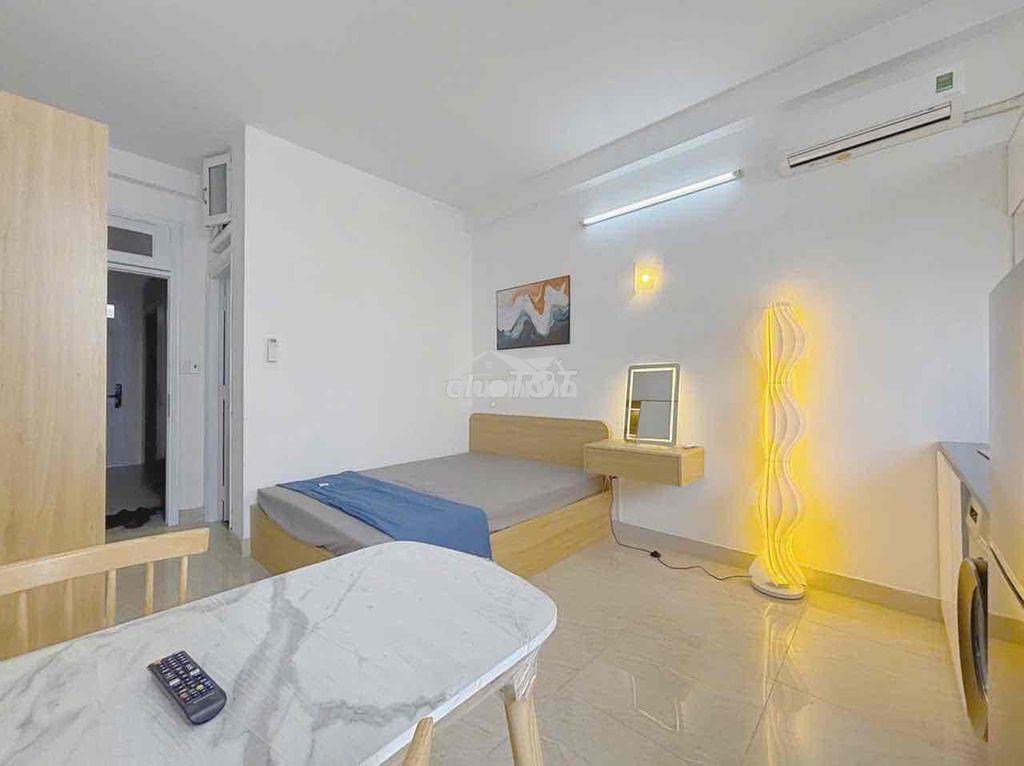 Studio ban công cực thoáng - 30m2 - nthat mới ngay vòng xoay dân chủ - 4