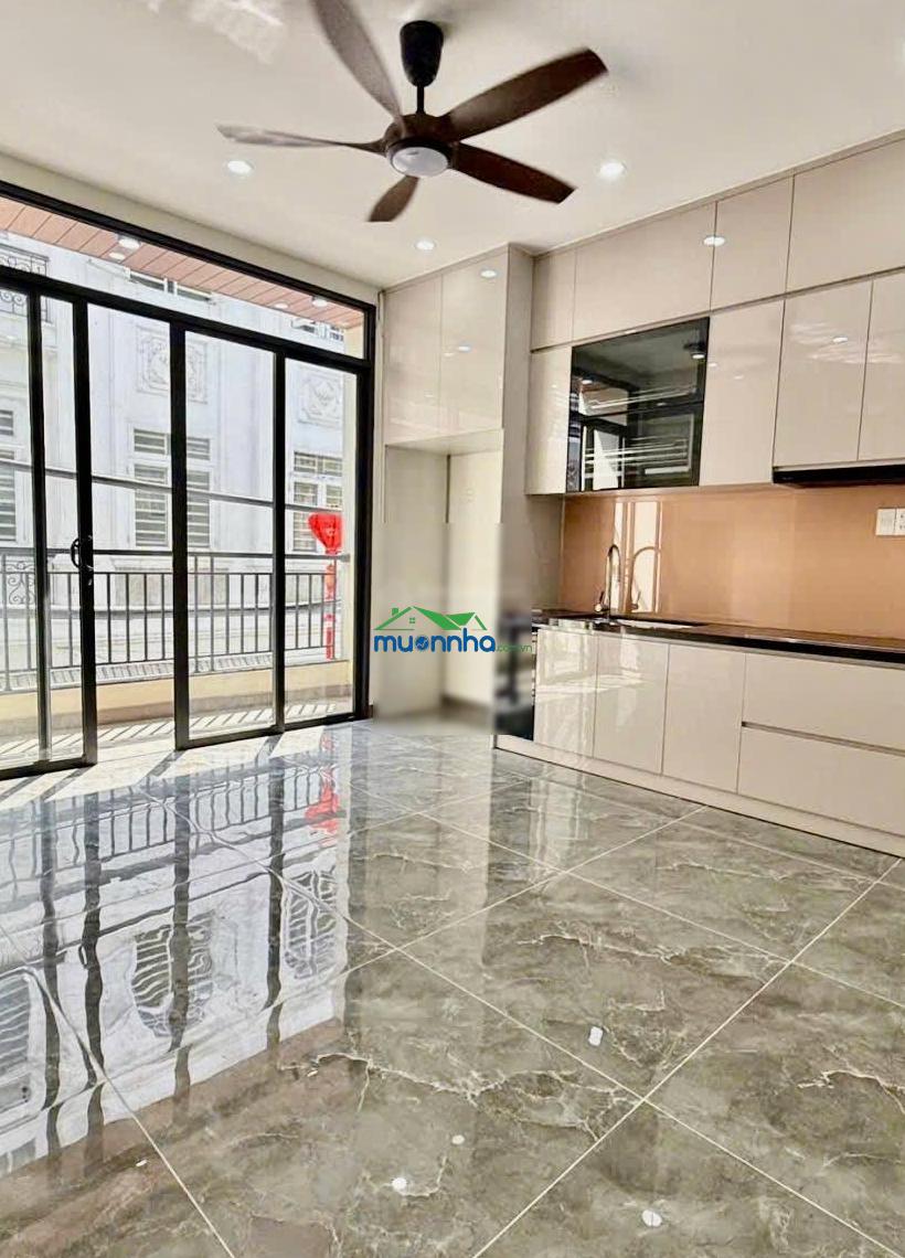 - Nhà 5 tầng - dt 50m- ngang 4,30m2 - cực đẹp kế bên trường đh maketing lã xuân oai - 2