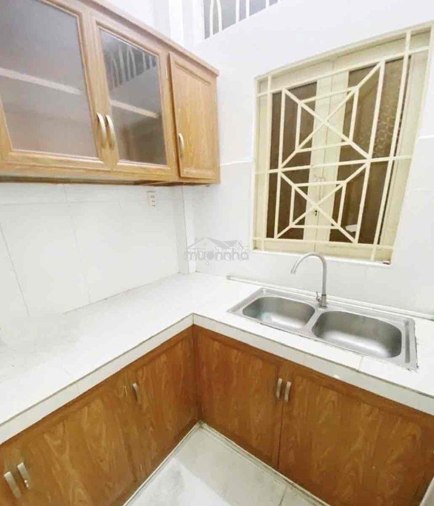 Nhà rộng, 1 trệt, 1 lầu, 1 lửng, 3p. ngủ liền kề p. nhuận - 4