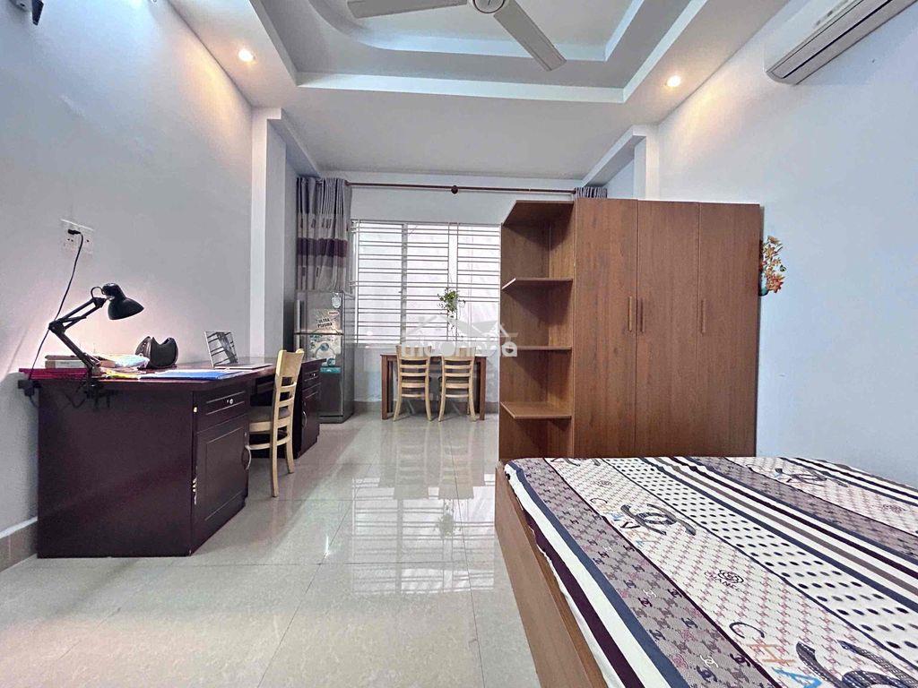 Căn hộ cửa sổ trời nội thất đầy đủ gần ngã 4 bốn xã đầm sen quận 10 - 2