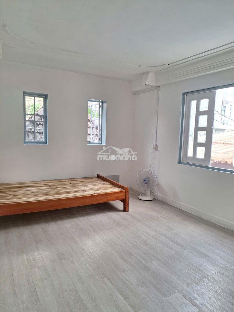 Phòng 3 cửa sổ thoáng, tách bếp ngay vòng xoay lê đại hành, quận 11 - 3