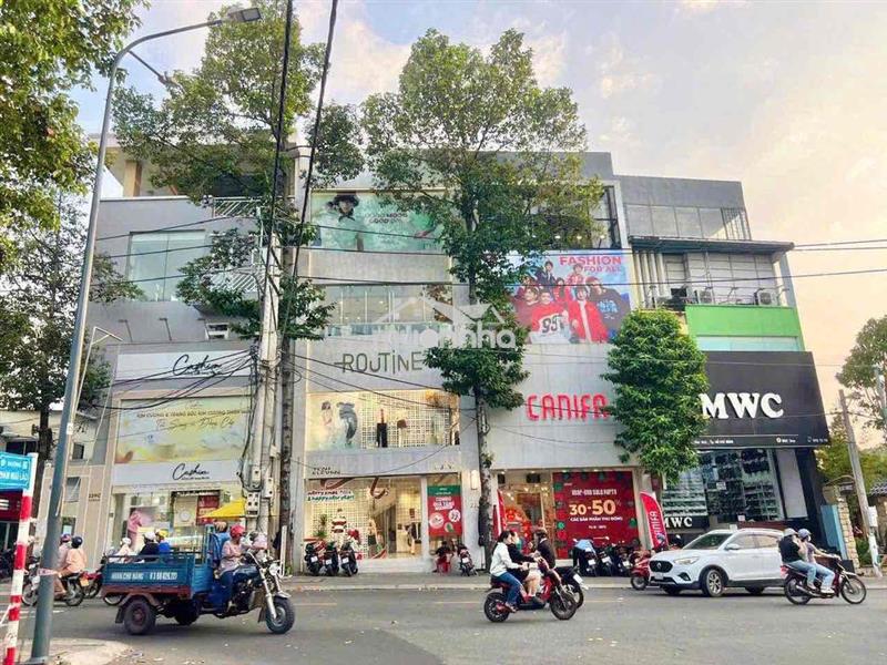 Mặt bằng yersin ngay ngã 6 , 1 trệt 2 lầu , sân thượng 6,5x17m.