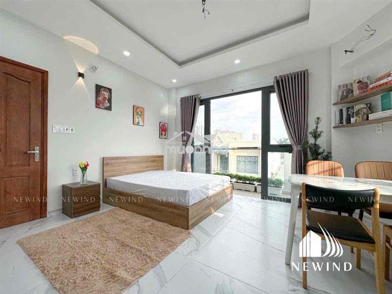 Căn hộ cho thuê ban công gần đại học ueh ngay tại ngô gia tự quận 10