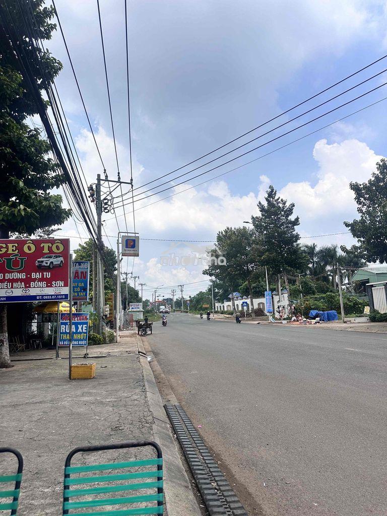 Ngay vòng xoay hồ thị hương, sau lưng bv ái nghĩa. tt p.long khánh - 2