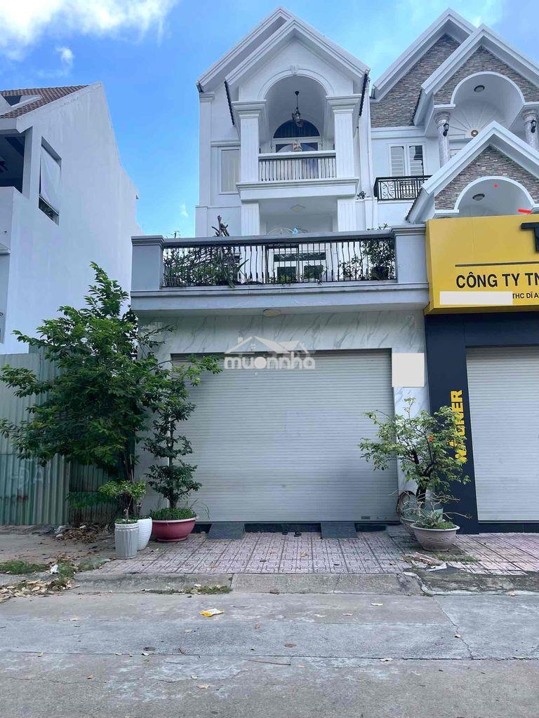Nhà mặt tiền trung tâm hành chính dĩ an - 108m2 - hoàn công chuẩn.