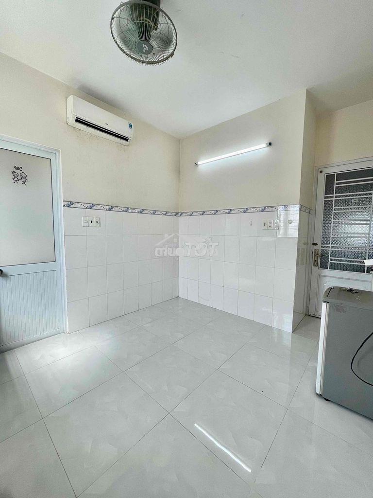 Phòng 20m2 đs3 p9 gv cửa sổ ngoài trời, máy lạnh, tủ áo, máy giặt - 3