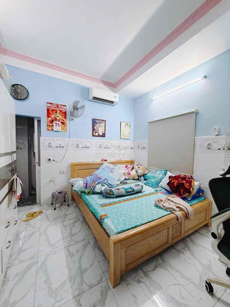 Bán nhà nguyễn khoái quận 4 hẻm 3m 3 tầng 43m2 nhà đẹp rẻ kdc chỉ 5 ty