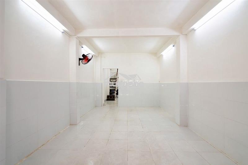 Cho thuê nhà tầng trệt và lầu 2 trong chợ bàn cờ