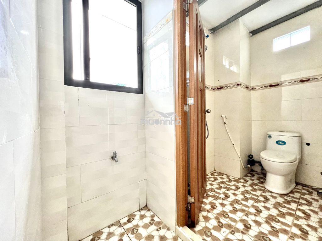 Phòng cho thuê có gác ngay ngã tư lạc long quân giao âu cơ - 4