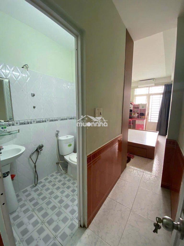 Nhà hơn 2 tỷ - 3 tầng - dọn vào ở ngay - thoại ngọc hầu - tân phú