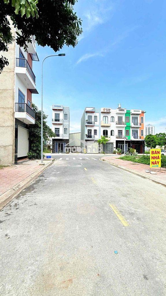 Nhà phố 4p ngủ 1 phòng thờ sổ sẳn công chứng ngay - 2