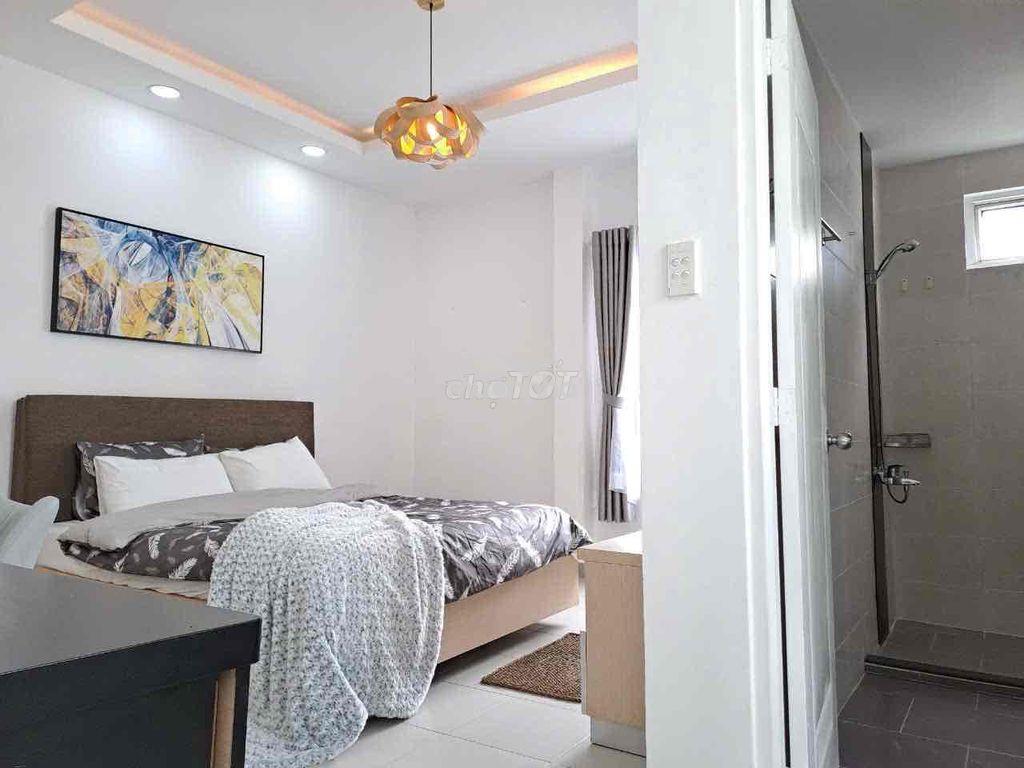 Gần 50m2 giáp q1 - chỉ cách 10m ra mặt tiền đường , khu dân trí cao - 2