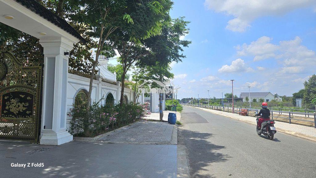 Biệt thự sang trọng ngay khu nhà phố phước đông. 11,5 tỷ - 2