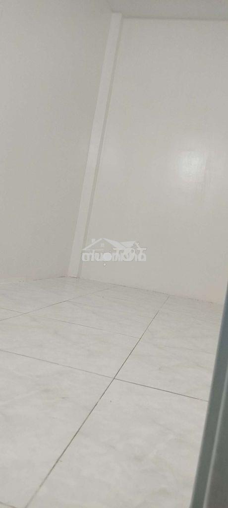 Phòng máy lạnh mát mẻ diện tích 30 mét vuông  gần đường lê trọng tán - 4