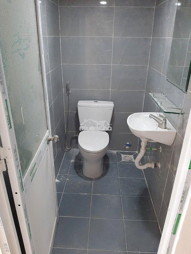 Phòng duplex ban công riêng, mặt tiền đường 59, thoáng mát có máy lạnh - 4