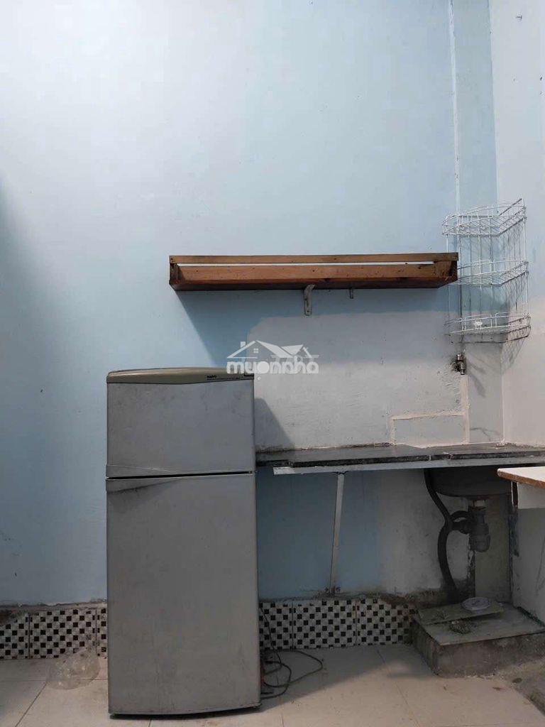 Hẻm 502 huỳnh tấn phát, q7 giá gốc 2tr/th giảm còn 1,8tr/ th, máy lạnh - 2