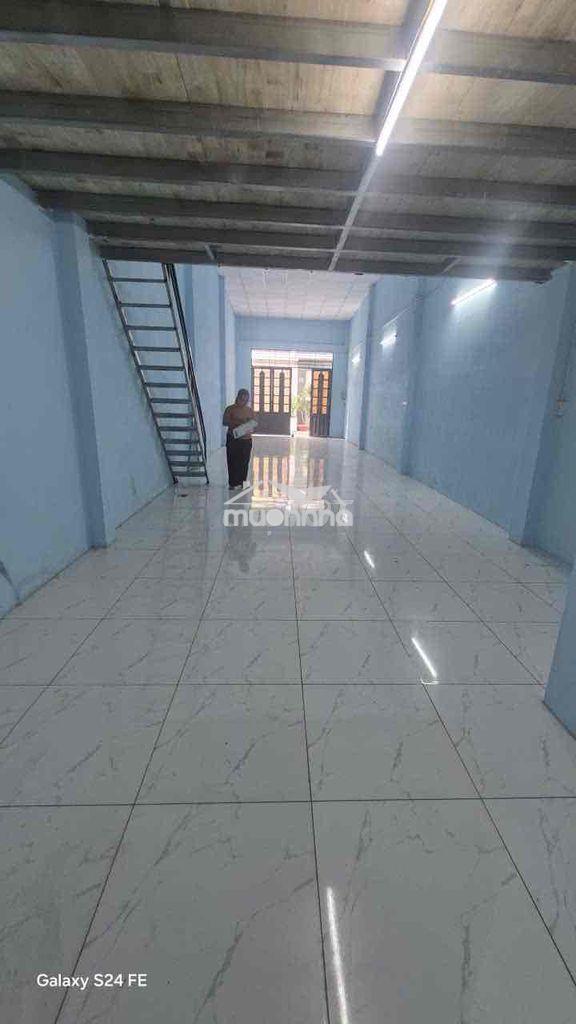 Nhà [ 4,5 x 20]  gác  lửng  .dưới trống suốt , hxh, đường 18b - 2