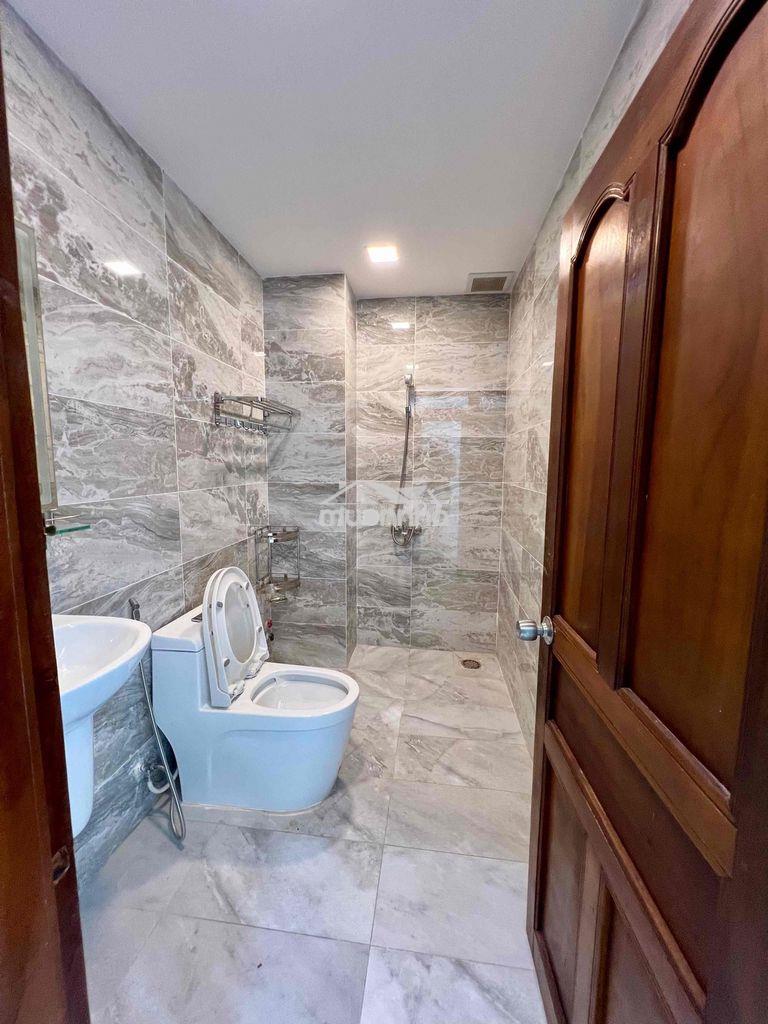 Cho thuê nhà mới sạch sẻ dt 4x17 1trệt 3lầu 4pn 5wc sân thượng hẻm tải - 3