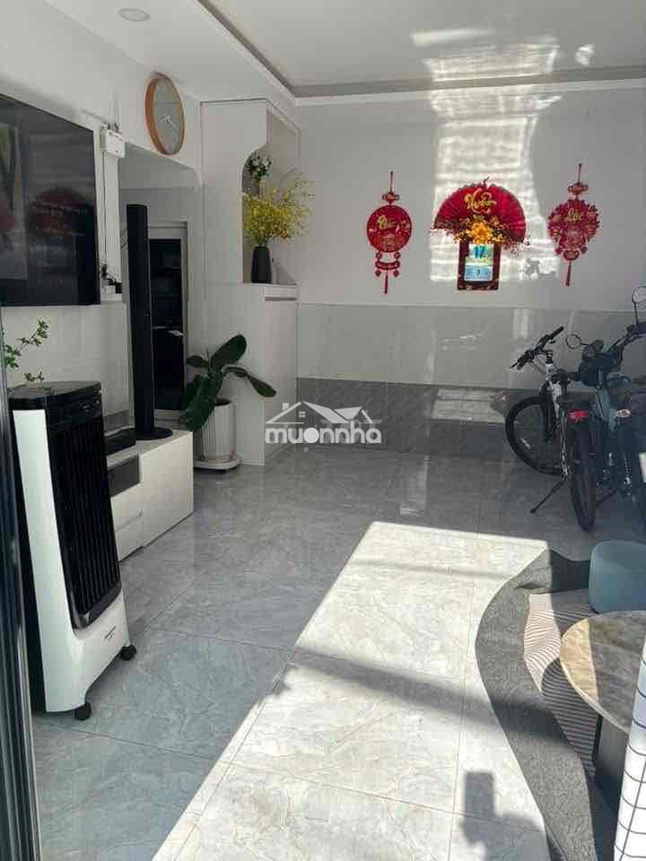 Cho thuê nhà nguyên căn hẻm 160 nvq 2pn 2wc giá 9,5tr - 4