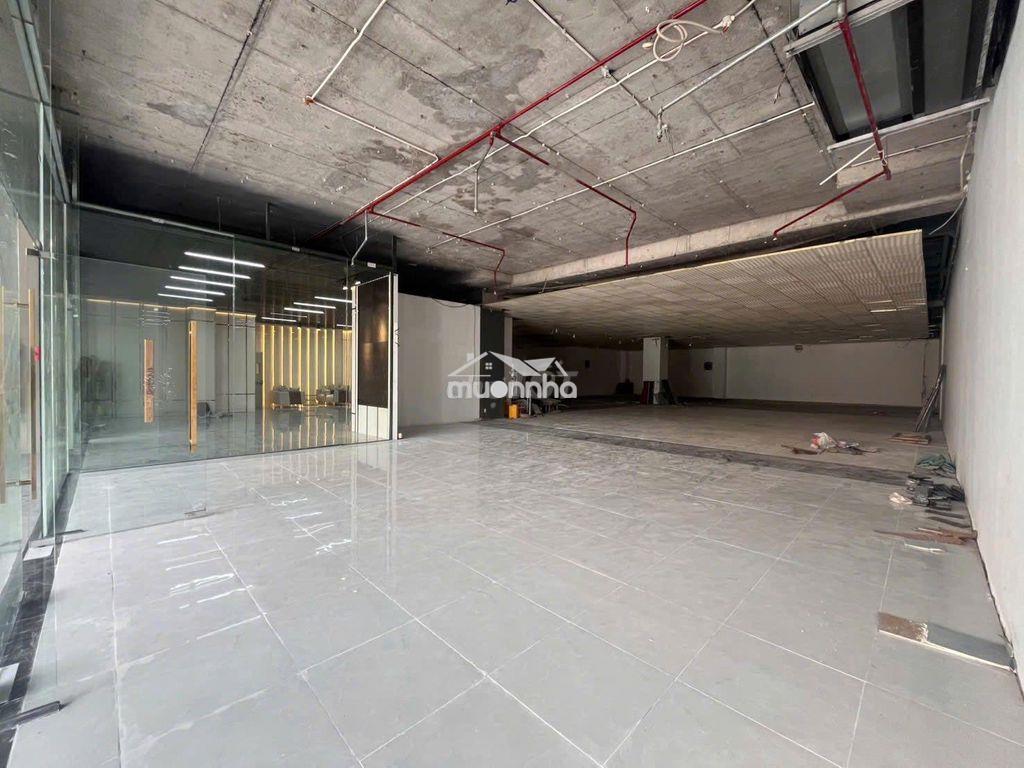 Cho thuê tầng trệt cách mạng tháng dt 500m² - 2
