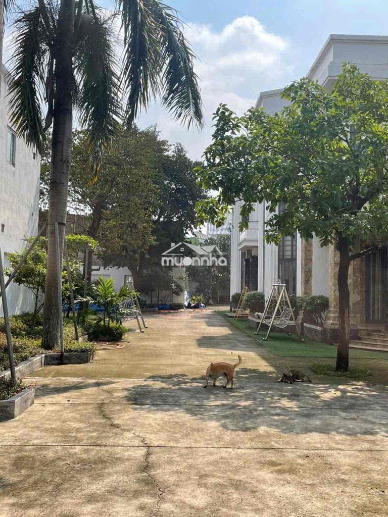 Bán biệt thự sân vườn 1905,5m ngay trung tâm phường tân uyên dt 747 - 3