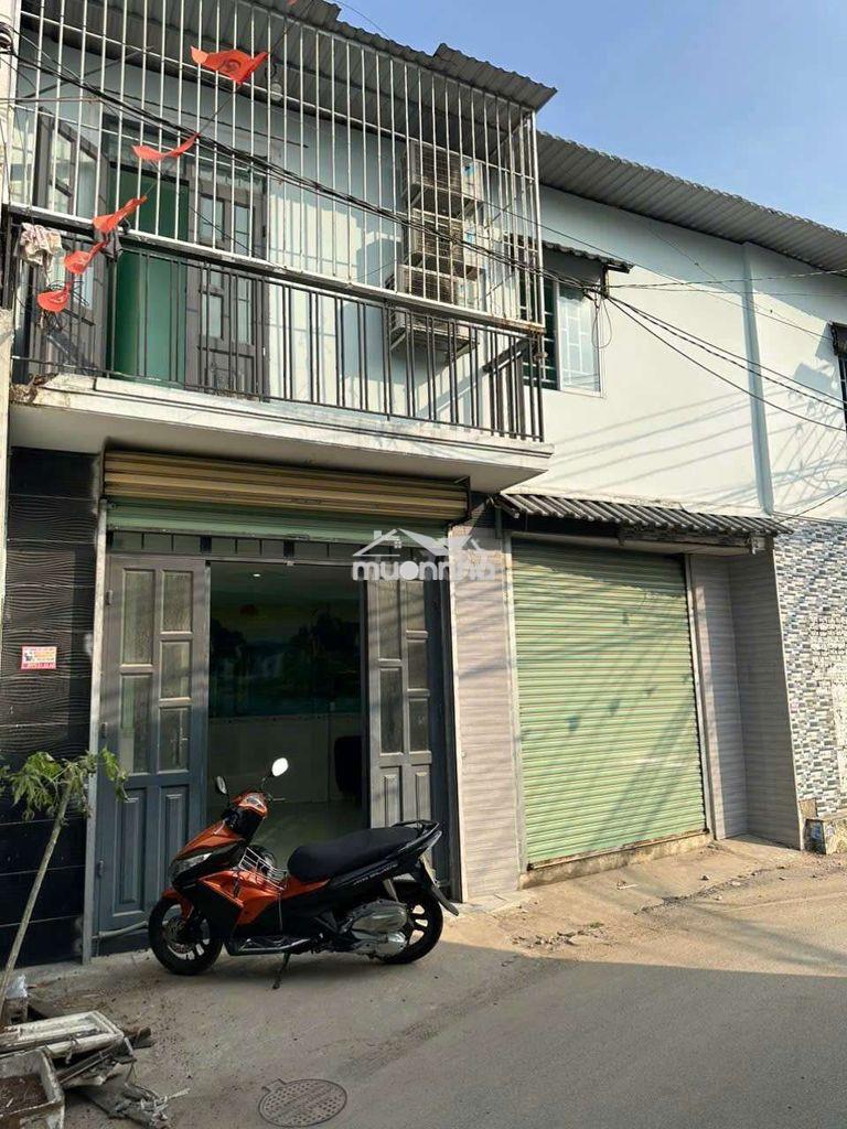 Nhà lầu gần ngã ba ông xã cây xăng tân long
