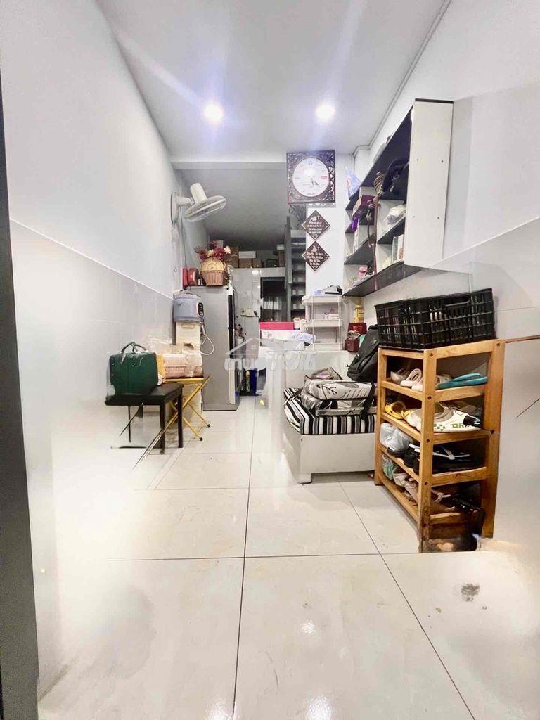 💎 Hiếm :nhà 3 tầng trung tâm quận 10 diện tích 18m2, 4pn ,gần metro cá - 2